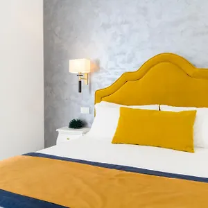 2* Alojamento de Acomodação e Pequeno-almoço Luxury House